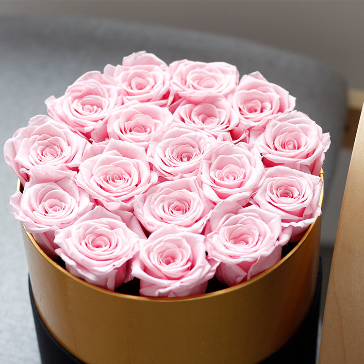 Medium Everlasting Rose Box - 18 Roses