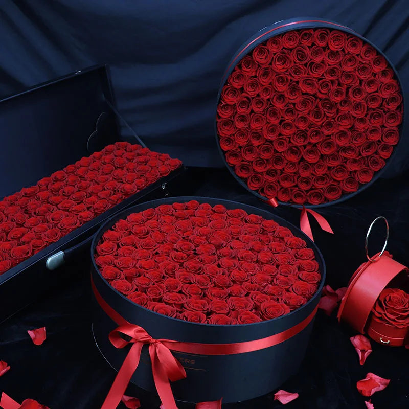 Le Tres Extra Grand Everlasting Rose Box - 99 Roses